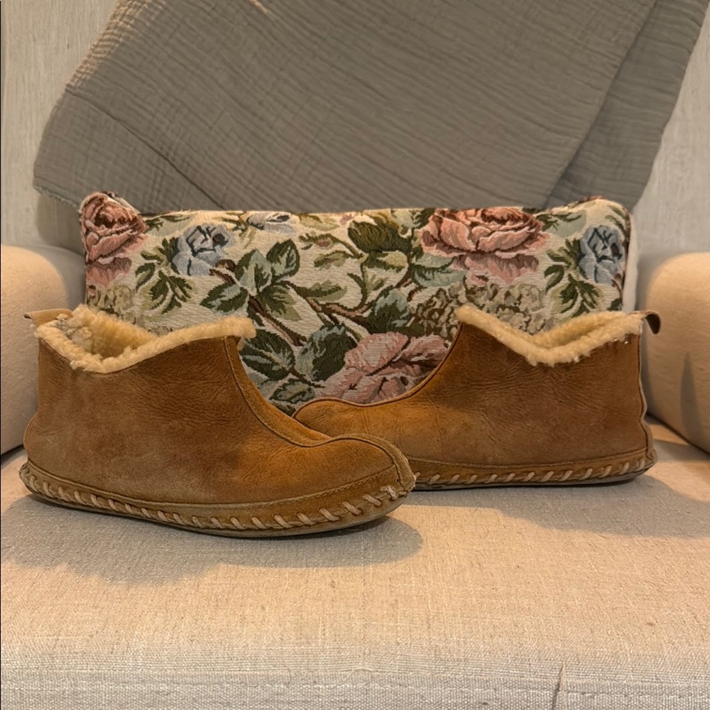 Women's Cozy Shearling-Lined Suede Slippers - Tan